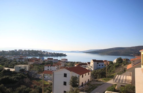 Seget Vranjica Apartment | Two bedroom apartment with balcony and sea view Seget Vranjica, Trogir (A-8507-c)