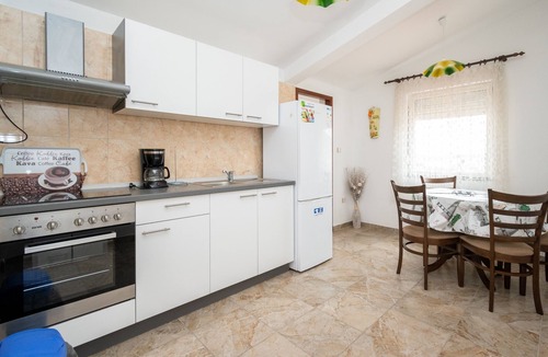 Municipality of Posedarje Apartment | Two bedroom apartment with balcony and sea view Posedarje, Novigrad (A-21123-a)