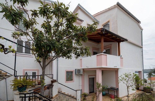 Municipality of Posedarje Apartment | Two bedroom apartment with balcony and sea view Posedarje, Novigrad (A-21123-a)