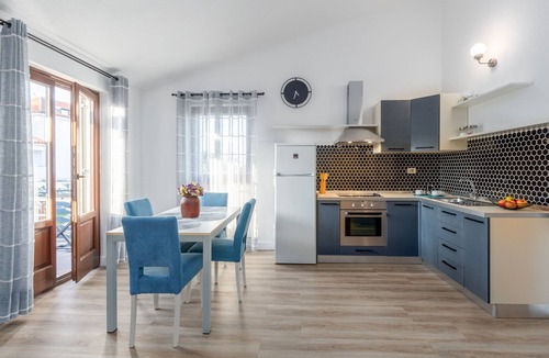 Basanija Apartment | Two bedroom apartment with terrace Bašanija, Umag (A-21418-b)