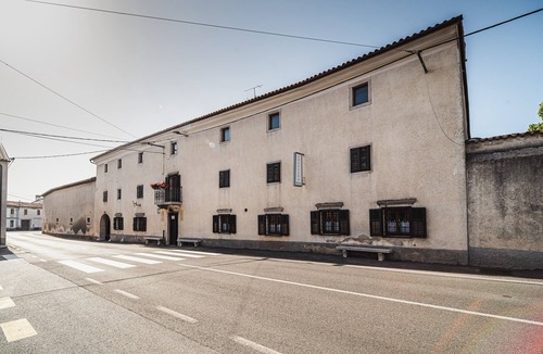 Lokev Apartment | Two bedroom apartment at Guesthouse Muha