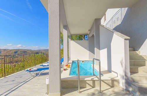 Pican Other | Two-bedroom apartment A2 with shared pool in Central Istria