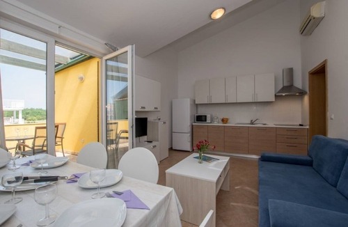 Basanija Apartment | Two bedroom apartment with balcony Bašanija, Umag (A-27429-d)