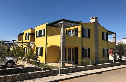 Basanija Apartment | Two bedroom apartment with balcony Bašanija, Umag (A-27429-q)