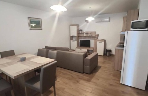 Karlobag Apartment | Two Bedroom Apartment with Balcony and Garden View