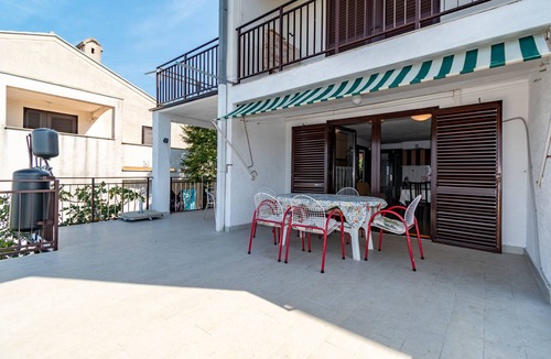 Klenovica Apartment | Two bedroom apartment with terrace and sea view Klenovica, Novi Vinodolski (A-5530-a)
