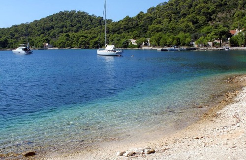 Ubli Apartment | Two bedroom apartment near beach Ubli, Lastovo (A-23365-a)