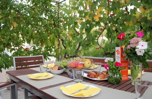 Lukoran Apartment | Two bedroom apartment with terrace Lukoran, Ugljan (A-20387-a)