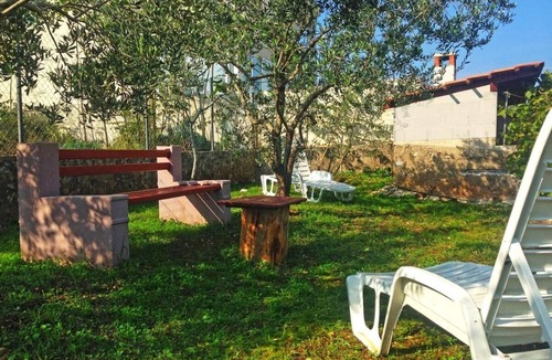 Lukoran Apartment | Two bedroom apartment with terrace Lukoran, Ugljan (A-20387-a)