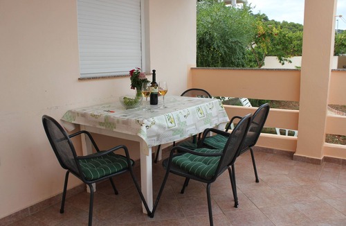 Lukoran Apartment | Two bedroom apartment with terrace Lukoran, Ugljan (A-20387-b)