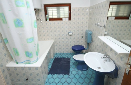 Ratac Apartment | Two bedroom apartment with balcony and sea view Makarska (A-6759-a)