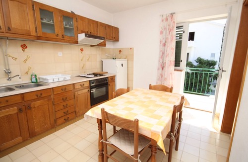 Ratac Apartment | Two bedroom apartment with balcony and sea view Makarska (A-6759-a)