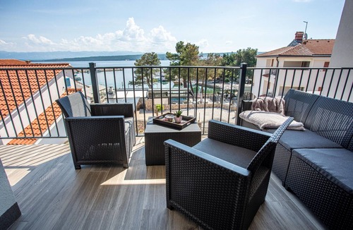 Porat Apartment | Two bedroom apartment with terrace and sea view Porat, Krk (A-19349-b)
