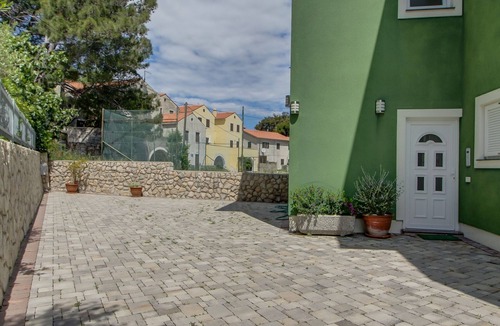 Nerezine Apartment | Two bedroom apartment with terrace and sea view Nerezine, Lošinj (A-11815-c)