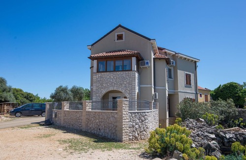 Punta Kriza Apartment | Two bedroom apartment with terrace Punta križa, Cres (A-8082-a)