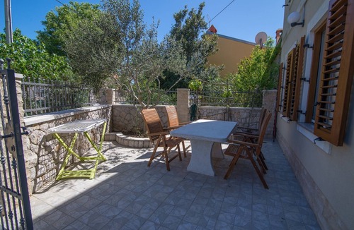 Punta Kriza Apartment | Two bedroom apartment with terrace Punta križa, Cres (A-8082-a)