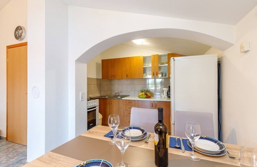 Nova Vas Apartment | Two-Bedroom Apartment Vanessa I with common Pool
