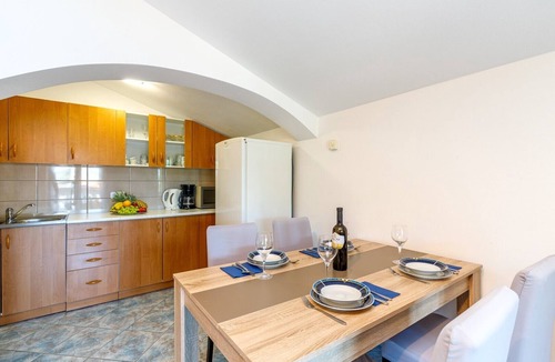 Nova Vas Apartment | Two-Bedroom Apartment Vanessa I with common Pool