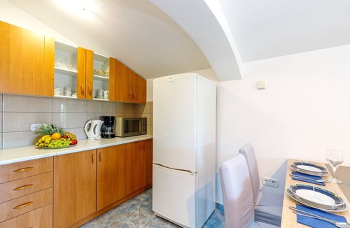 Nova Vas Apartment | Two-Bedroom Apartment Vanessa I with common Pool
