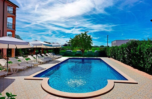 Dajla Apartment | Two bedroom apartment with a swimming pool Novigrad (A-6951-c)