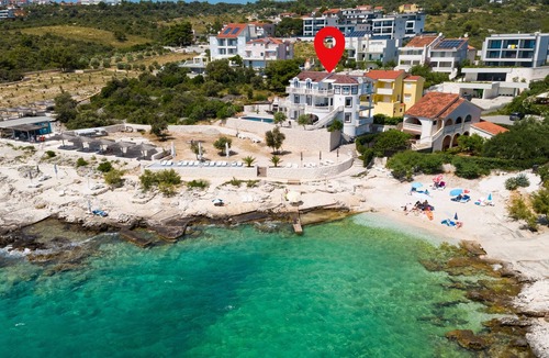 Rogoznica Apartment | Two bedroom apartment with a swimming pool by the beach Zečevo Rtić, Rogoznica (A-8366-d)