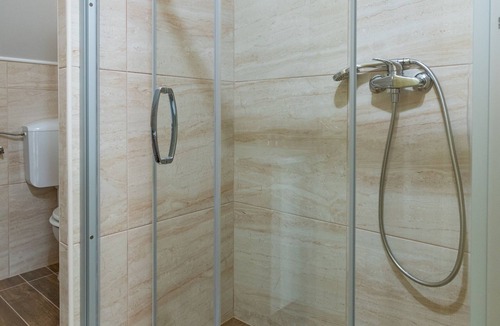 Lipovaca Dreznicka Apartment | Two bedroom apartment with balcony Lipovača, Plitvice (A-19450-a)