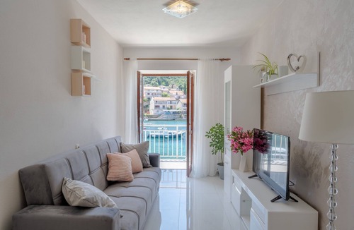 Brna Apartment | Two bedroom apartment with balcony and sea view Brna, Korčula (A-561-a)