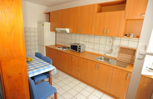 Sutivan Apartment | Two bedroom apartment with terrace and sea view Sutivan, Brač (A-16846-b)