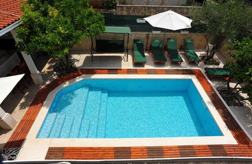 Sutivan Apartment | Two bedroom apartment with terrace and sea view Sutivan, Brač (A-16846-b)