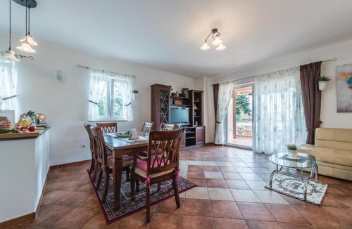 Sutomiscica Apartment | Two-Bedroom Apartment in Sutomiscica