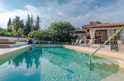 Sutomiscica Apartment | Two-Bedroom Apartment in Sutomiscica