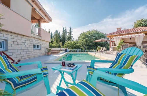 Sutomiscica Apartment | Two-Bedroom Apartment in Sutomiscica
