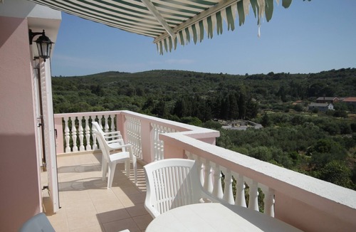 Soline Apartment | Two bedroom apartment with terrace and sea view Cove Soline, Dugi otok (A-448-h)