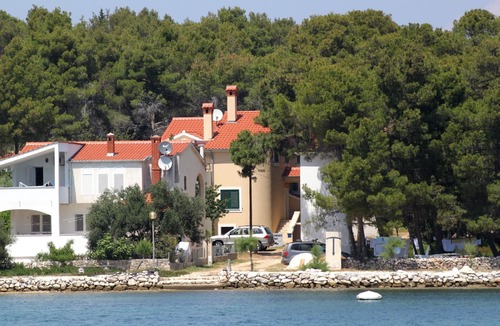 Verunic Apartment | Two bedroom apartment near beach Verunić, Dugi otok (A-8103-a)