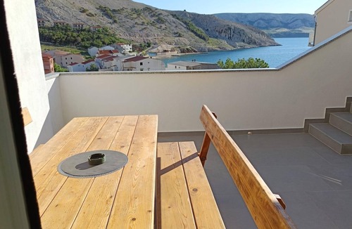 Metajna Apartment | Two bedroom apartment with terrace and sea view Metajna, Pag (A-4161-a)