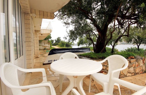Grebastica Apartment | Two bedroom apartment near beach Šparadići, Šibenik (A-10015-a)