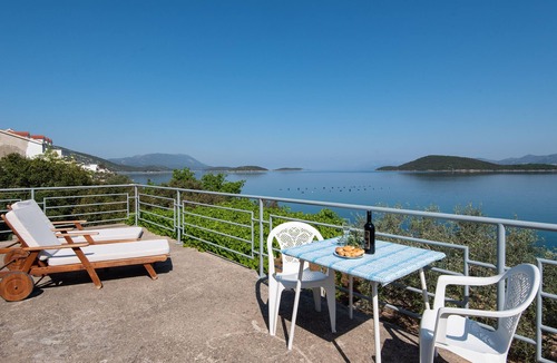 Putnikovic Apartment | Two bedroom apartment near beach Cove Pještata, Pelješac (A-12381-b)