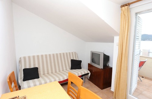 Viganj Apartment | Two bedroom apartment near beach Viganj, Pelješac (A-10116-a)