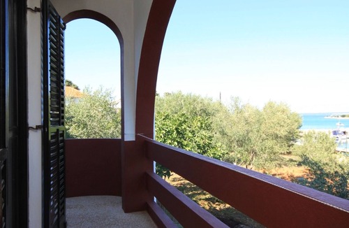 Lukoran Apartment | Two bedroom apartment near beach Lukoran, Ugljan (A-8397-b)