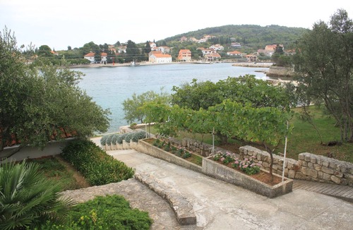 Lukoran Apartment | Two bedroom apartment near beach Lukoran, Ugljan (A-8494-a)