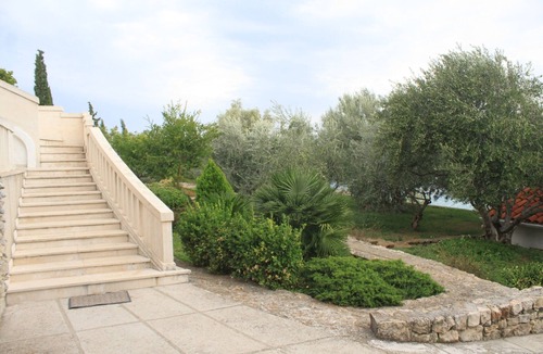 Lukoran Apartment | Two bedroom apartment near beach Lukoran, Ugljan (A-8494-b)