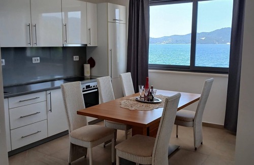 Viganj Apartment | Two bedroom apartment near beach Viganj - Podac, Pelješac (A-24663-a)