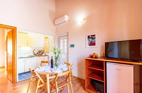 Kneza Apartment | Two bedroom apartment near beach Kneža, Korčula (A-9168-c)