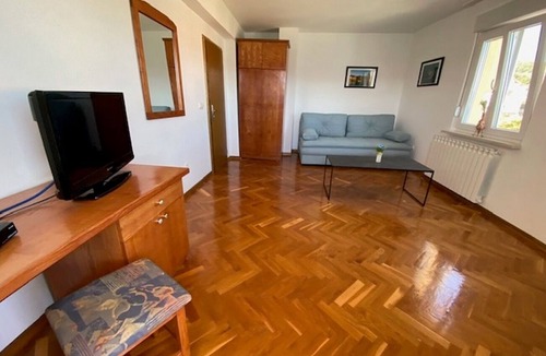 Slatine Apartment | Two bedroom apartment near beach Slatine, Čiovo (A-1139-c)