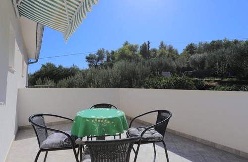 Slatine Apartment | Two bedroom apartment near beach Slatine, Čiovo (A-7274-a)