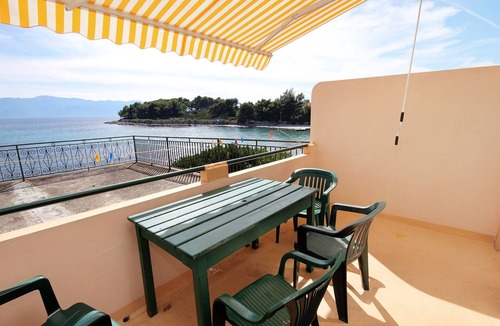 Sucuraj Apartment | Two bedroom apartment near beach Sućuraj, Hvar (A-4029-e)