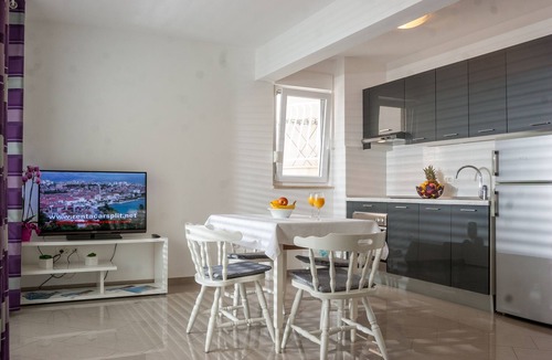Tucepi Apartment | Two bedroom apartment near beach Tučepi, Makarska (A-2677-d)