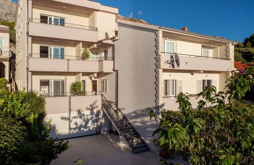 Tucepi Apartment | Two bedroom apartment near beach Tučepi, Makarska (A-2677-d)