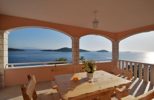 Prizba Apartment | Two bedroom apartment near beach Prižba, Korčula (A-23712-c)