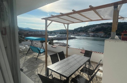 Island Hvar Apartment | Two bedroom apartment near beach Jelsa, Hvar (A-22256-a)